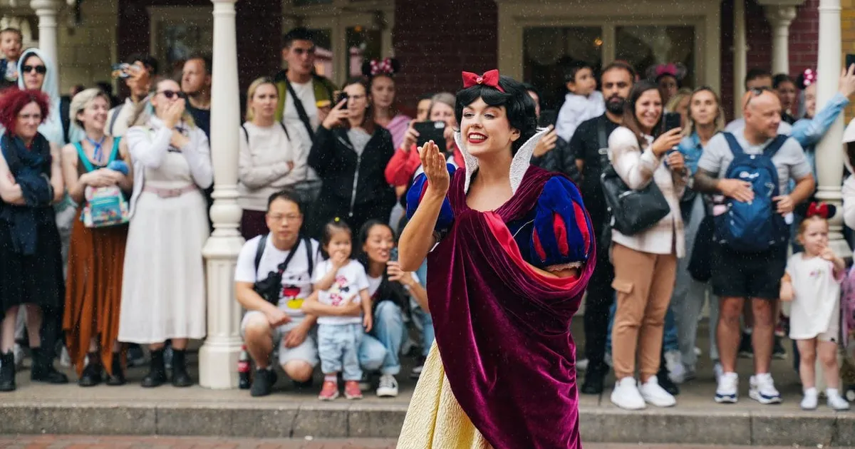 How to Save Money at Disney World and Other Theme Parks